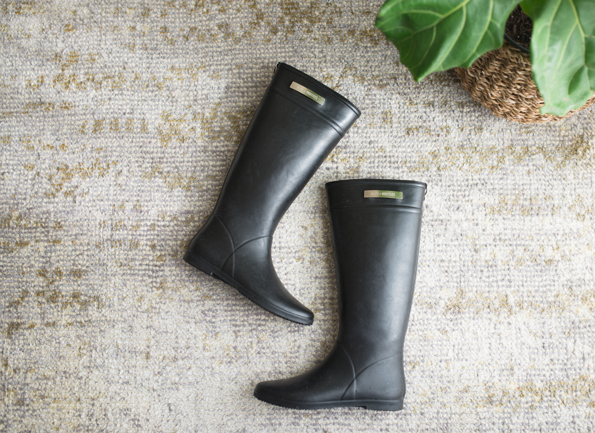 REVIEW: Alice + Whittles Minimal, Sustainable Rain Boots - Seasons + Salt