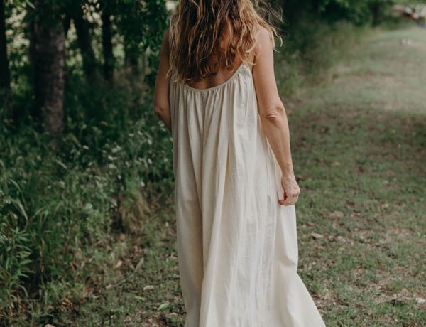 Weekly Rundown: Dreamy Summer Dresses + Veggie Scrap Kitchen Gardens